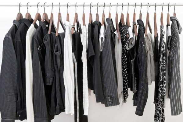Como manter a cor nas roupas pretas
