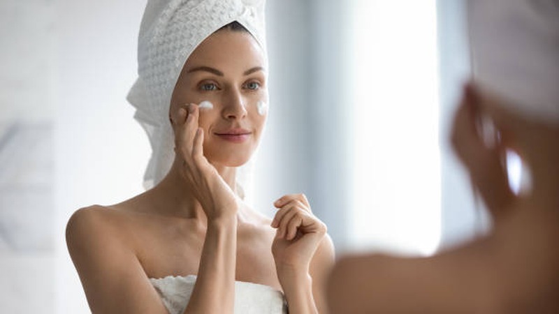Como limpar bem o rosto em apenas 2 minutos