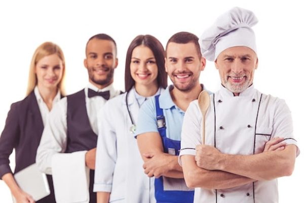 Dicas para escolher a farda de trabalho mais adequada no verão