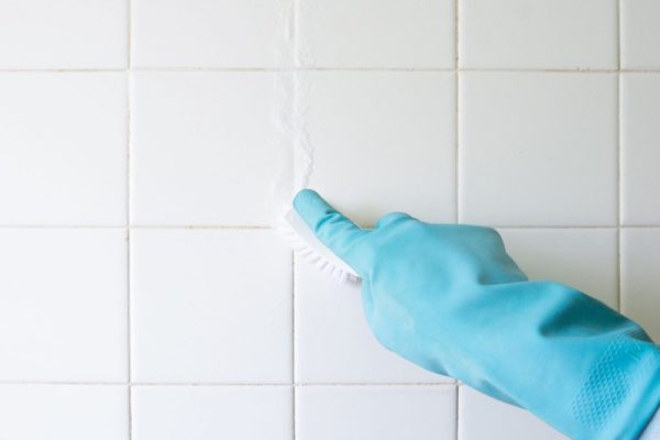 Como limpar juntas de azulejo