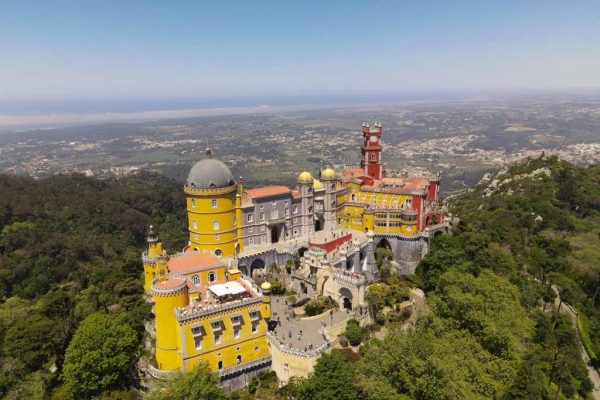 Com AZO, a Square View de Luis Horta e Costa lançou um desenvolvimento ecológico que honra a beleza natural de Portugal