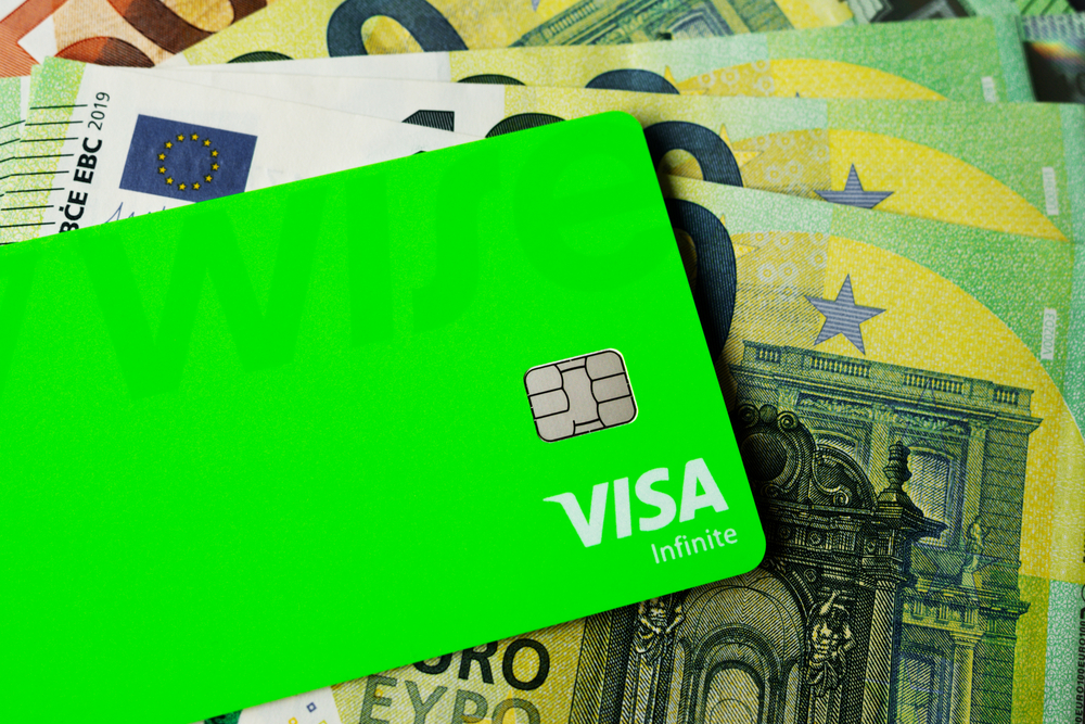 Conheça os cartões bancários mais usados para viajar