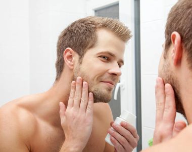 Barba Impecável: O Ritual de Limpeza para o Homem Contemporâneo