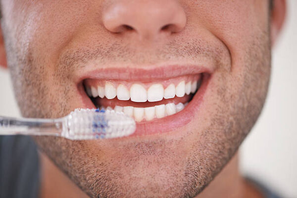 Como Clarear os Dentes Naturalmente em Casa (e o Que Evitar)